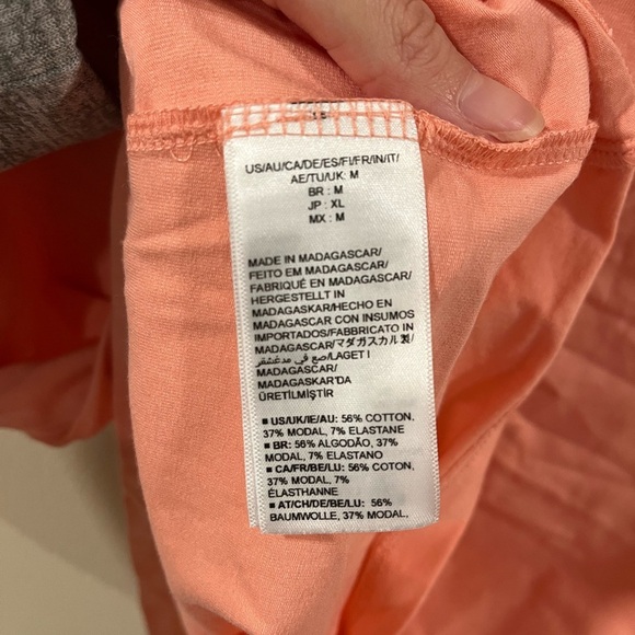 Amazon Essential v neck bundle - Picture 5 of 9